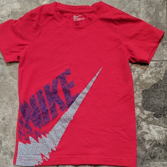 2 Nike t-shirts size 6 - Picture 1 of 4